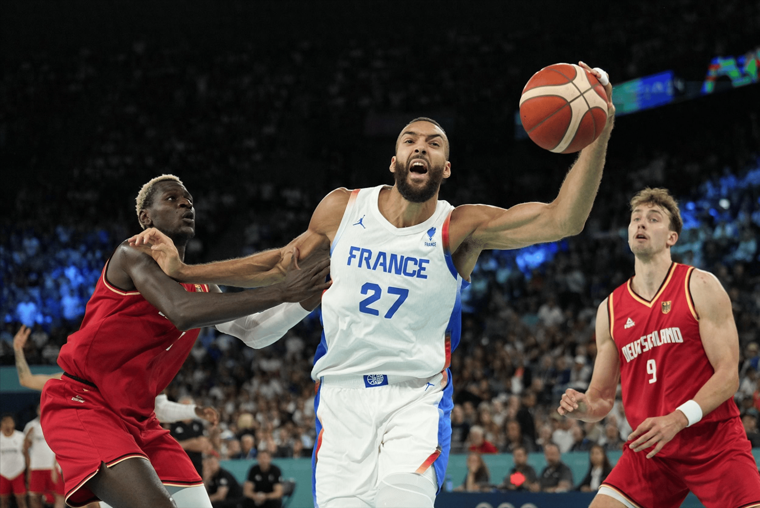 开云体育中国-美国男篮完胜热火,巴图姆惊艳世界的简单介绍