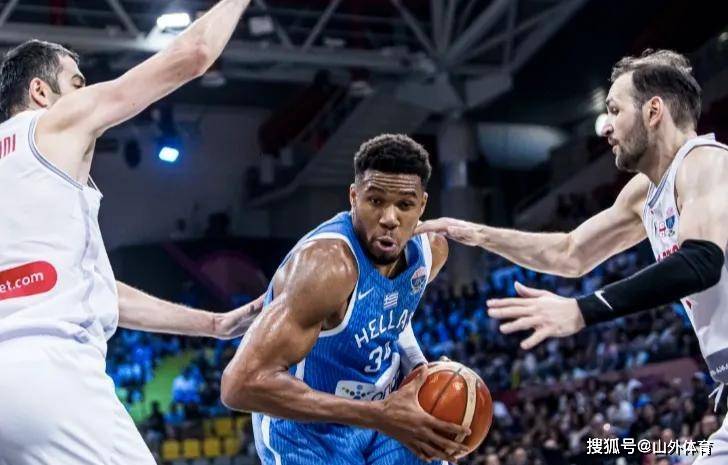 希腊男篮轻取美国男篮,莫兰特一己之力扛起全队 希腊男篮轻取美国男篮,莫兰特一己之力扛起全队