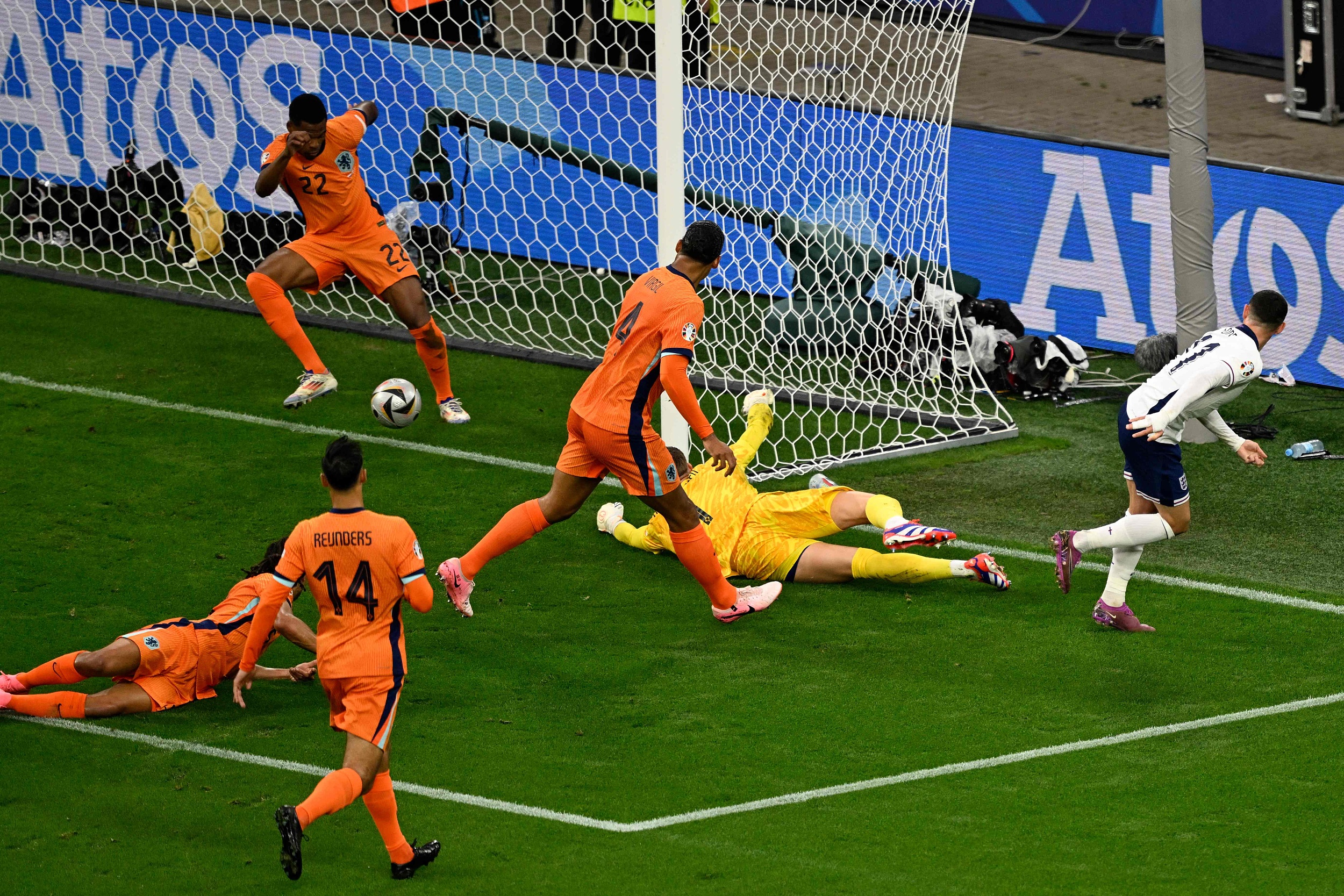 开云体育入口-包含英格兰球队在比赛中踢出了出色的比赛,最终取得了一场辉煌的胜利的词条