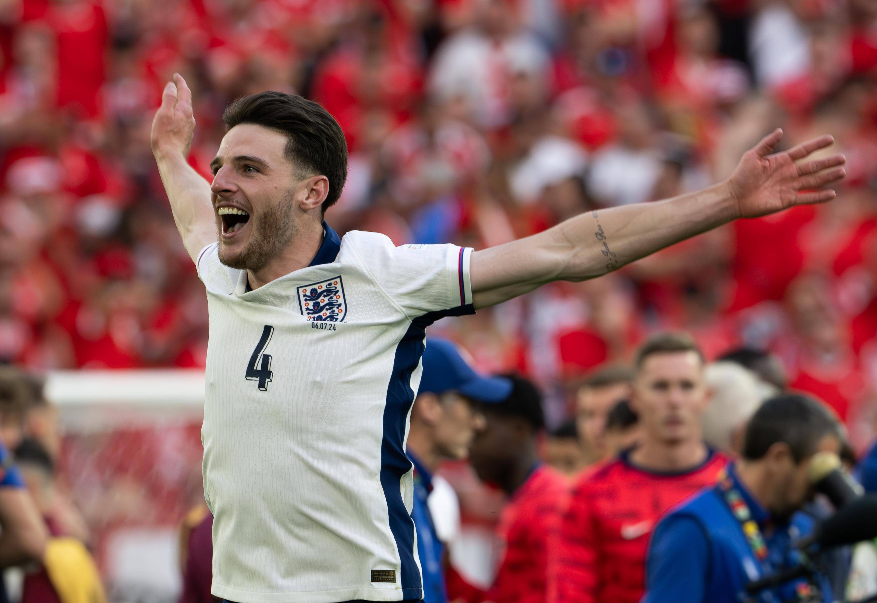 包含英格兰球队在比赛中踢出了出色的比赛，最终取得了一场辉煌的胜利的词条