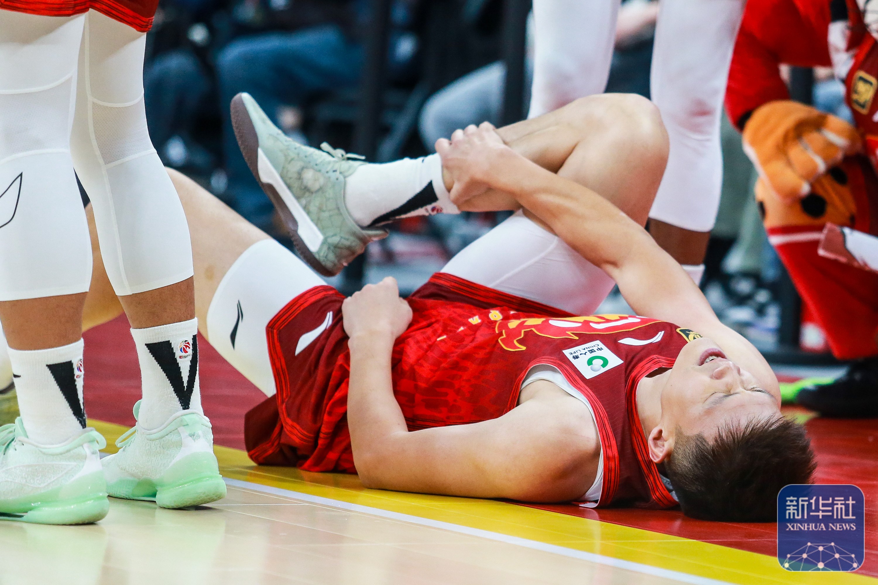 包含深圳马可波罗豪取胜利，队员表现抢眼的词条