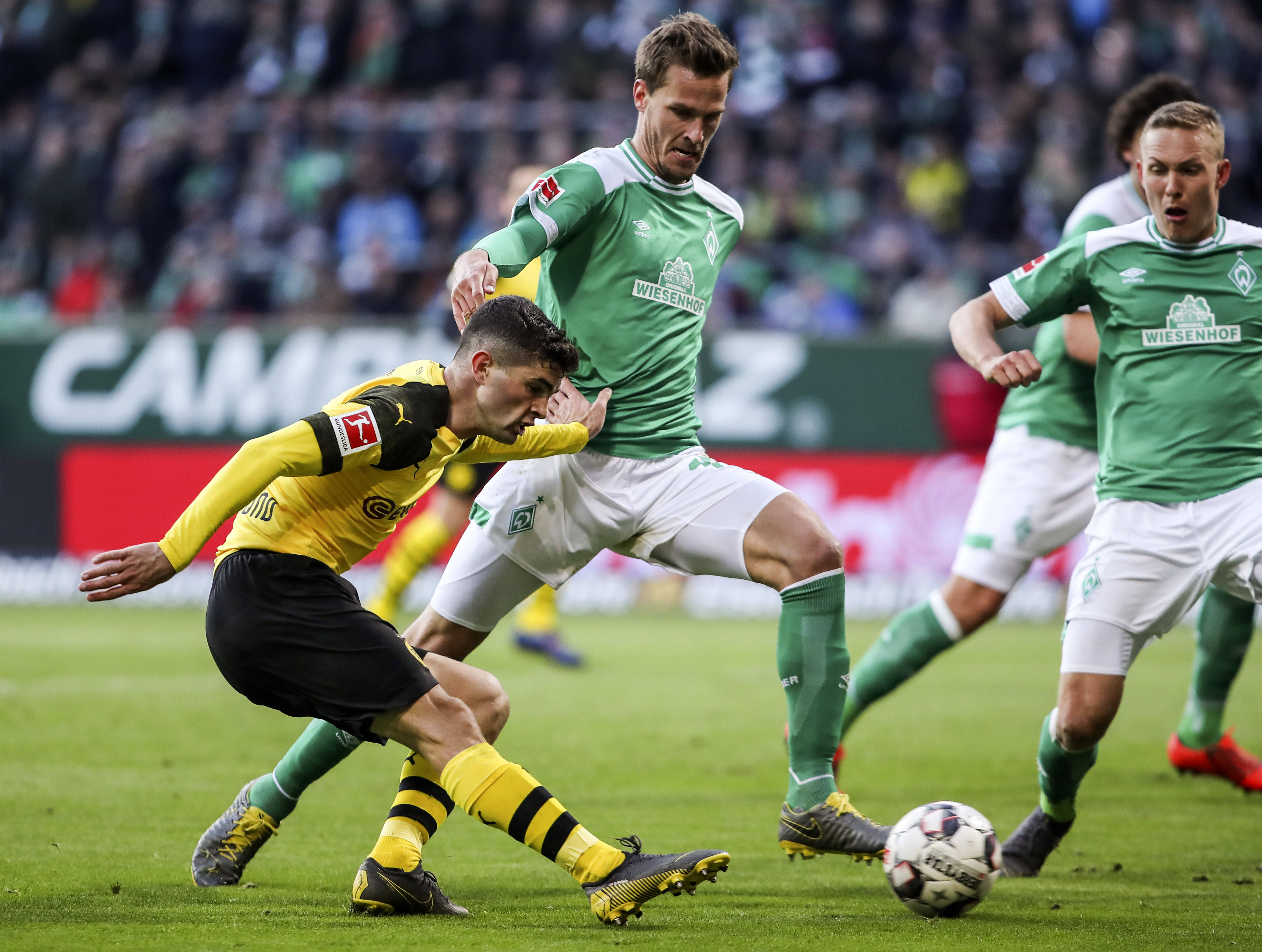 开云平台-德比大战:沃尔夫斯堡力克敌手,全取三分的简单介绍