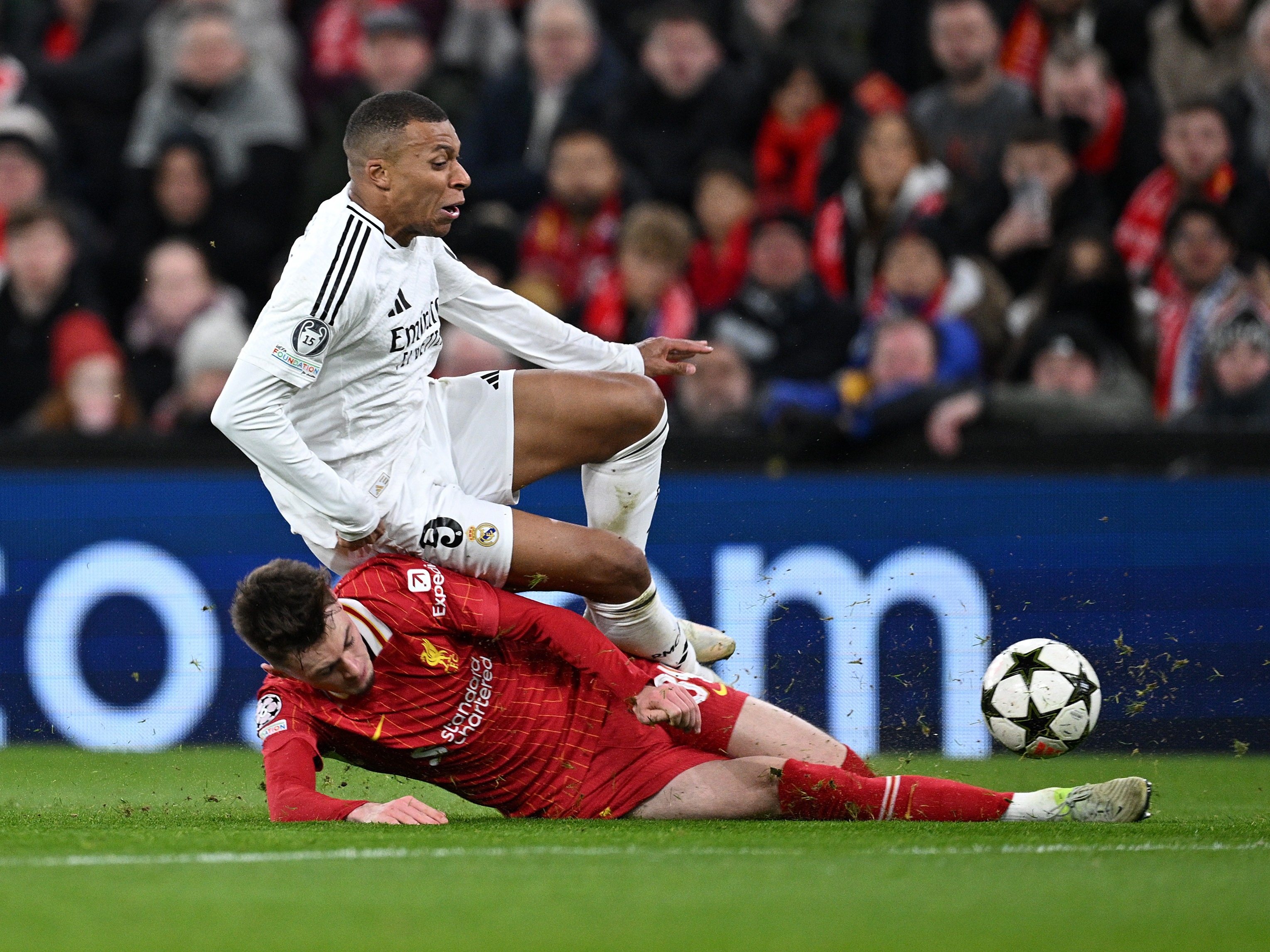 欧冠比赛中球队实力对决引人入胜的简单介绍