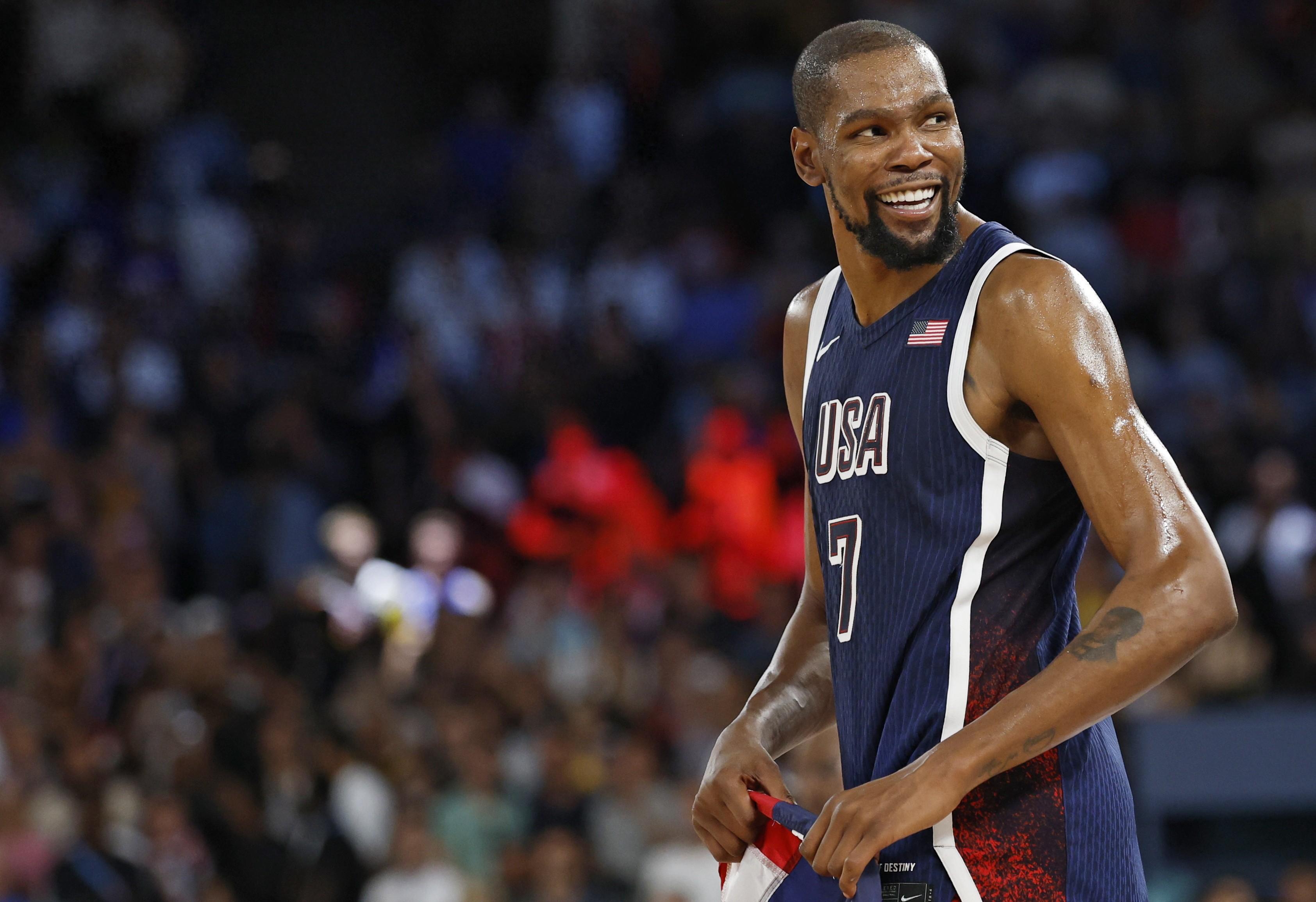 关于太阳惨遭国王逆转,布克表现出色的信息 关于太阳惨遭国王逆转,布克表现出色的信息