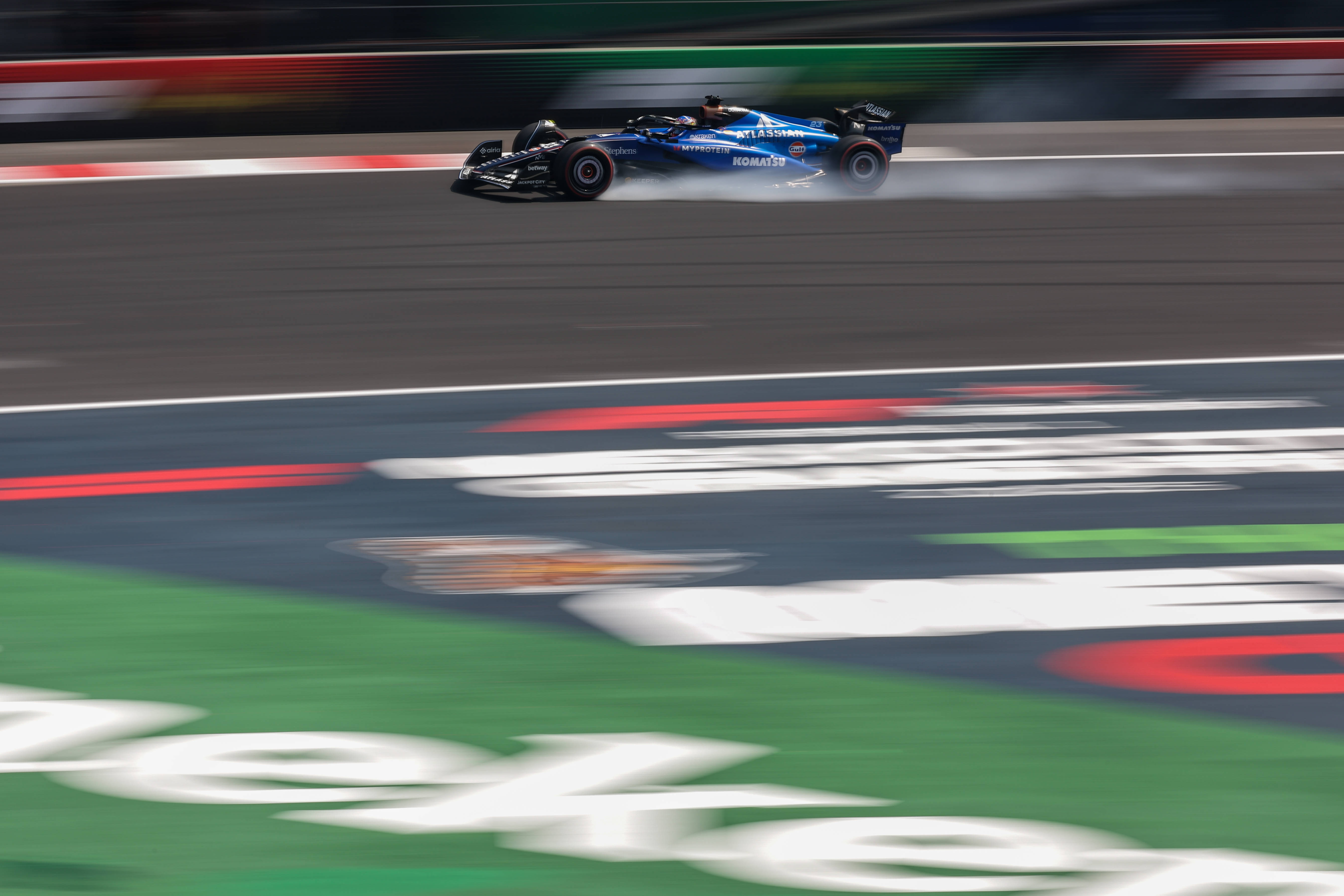 包含雷诺车队鏖战红牛车队,塞恩斯高光表现的词条 包含雷诺车队鏖战红牛车队,塞恩斯高光表现的词条