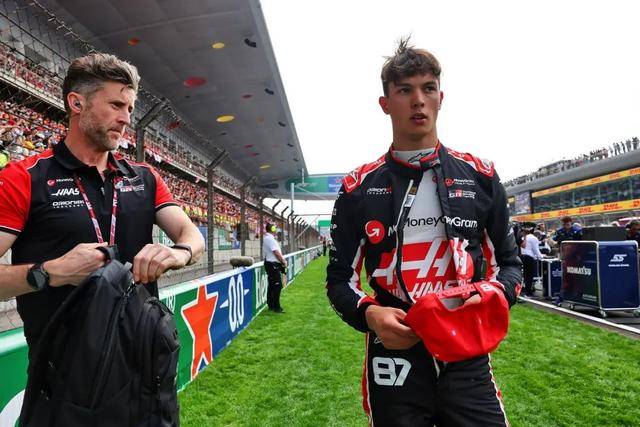 哈斯车队碾压雷诺车队,皮亚斯特里点燃赛场的简单介绍 哈斯车队碾压雷诺车队,皮亚斯特里点燃赛场的简单介绍