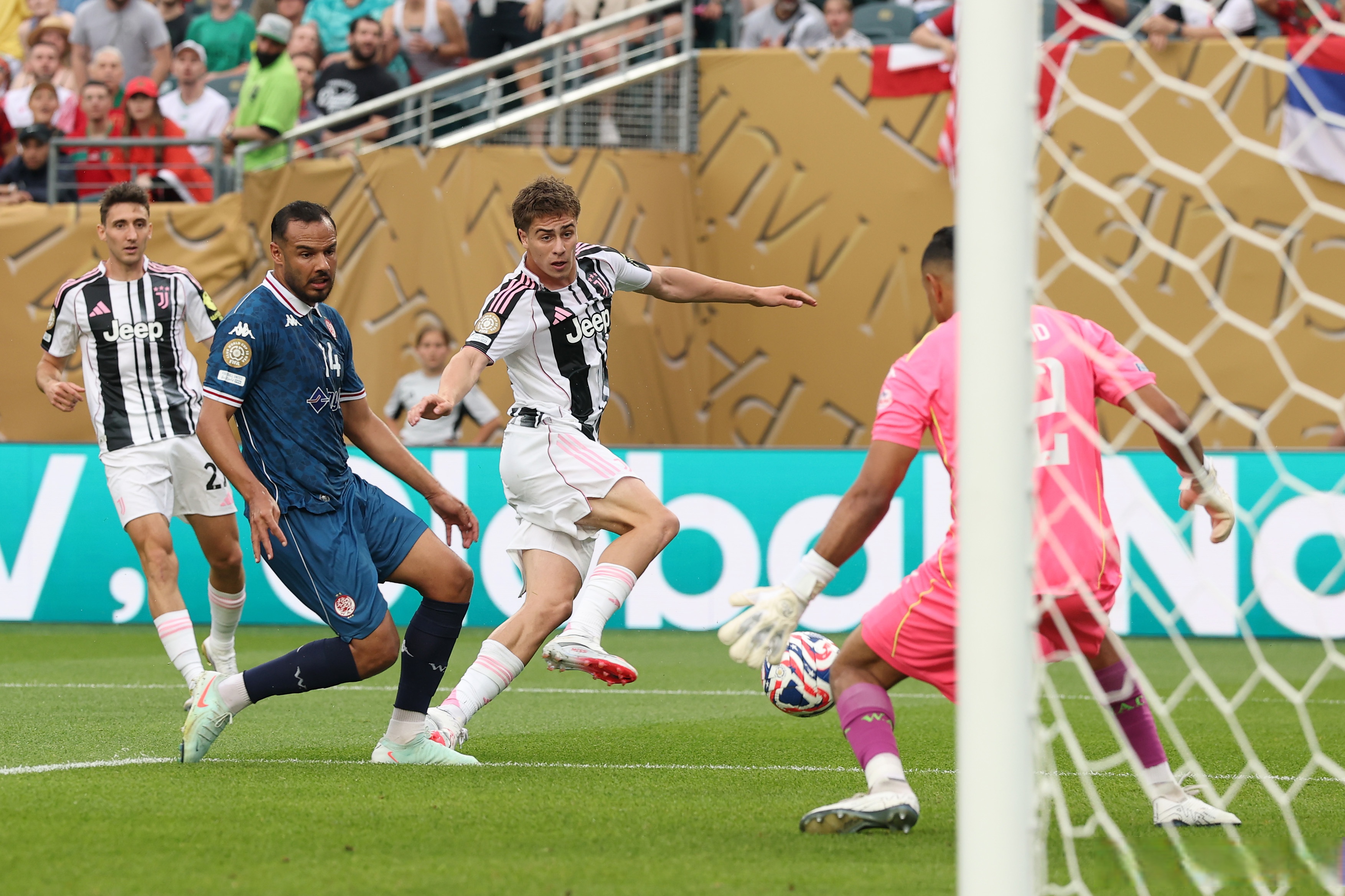 尤文图斯客场激战,一分艰难守得胜利的简单介绍 尤文图斯客场激战,一分艰难守得胜利的简单介绍